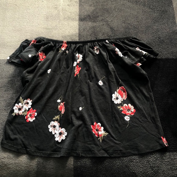 3 Garage brand tops - Picture 8 of 13